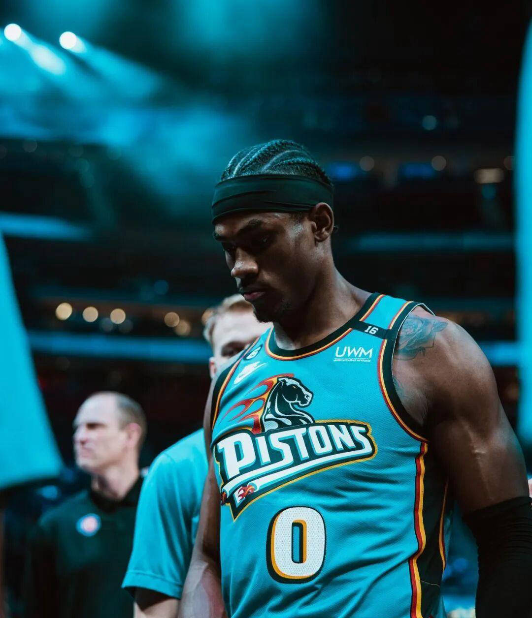 8分6犯规！季后赛首场“软蛋”表现，2亿顶薪合同悬了