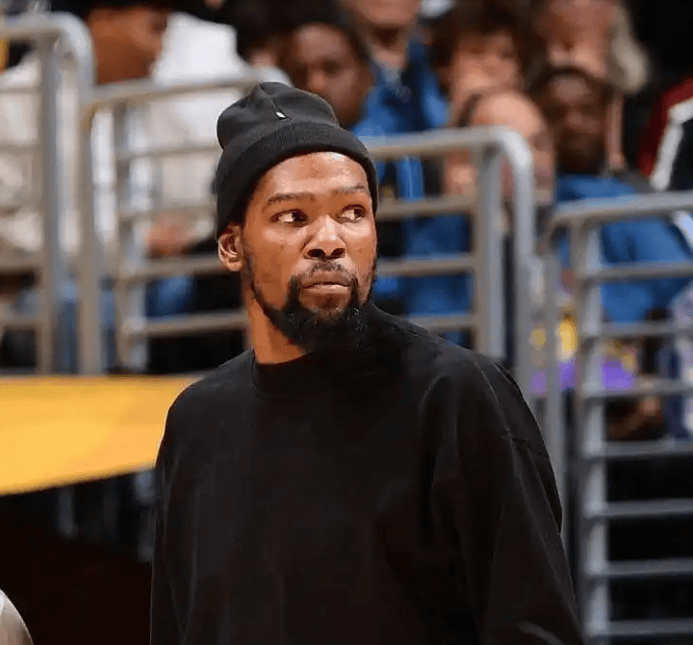 正式退出？杜兰特无奈，伤病曝光，名记透露，詹姆斯或稳了